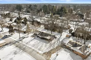 305 Sunny Ln, Thiensville, WI 53092 - Photo 39