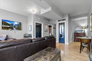 606 W Wisconsin Ave, Milwaukee, WI 53203 - Photo 5