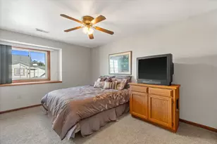 W240N2524 E Parkway Meadow Cir, Pewaukee, WI 53072 - Photo 13