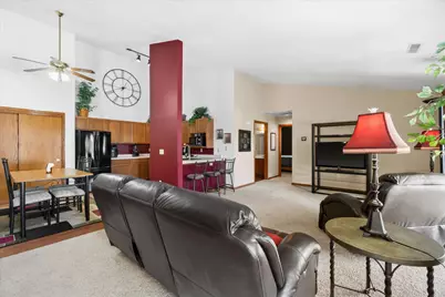 W240N2524 E Parkway Meadow Cir #5, Pewaukee, WI 53072 - Photo 5