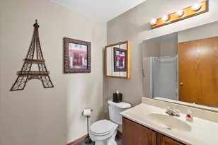 W240N2524 E Parkway Meadow Cir, Pewaukee, WI 53072 - Photo 9