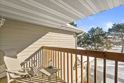 W240N2524 E Parkway Meadow Cir #5, Pewaukee, WI 53072 - Photo 15