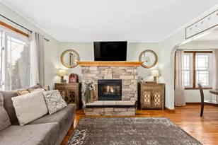 4864 N Hollywood Ave, Whitefish Bay, WI 53217 - Photo 5