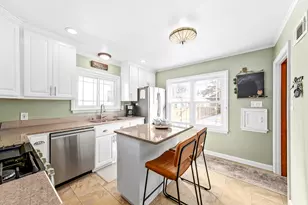 4864 N Hollywood Ave, Whitefish Bay, WI 53217 - Photo 9