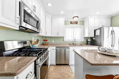 4864 N Hollywood Ave, Whitefish Bay, WI 53217 - Photo 13