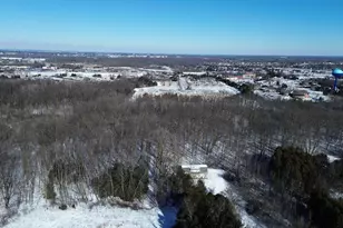 W181N9052 Melanie Ln, Menomonee Falls, WI 53052 - Photo 5