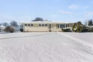 W169N8673 Sheridan Dr, Menomonee Falls, WI 53051 - Photo 1