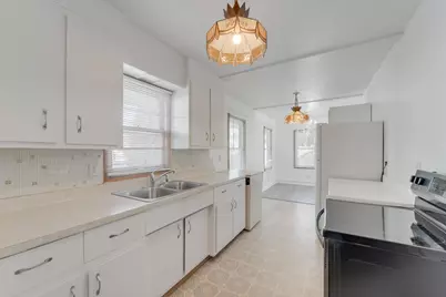 W169N8673  Sheridan Dr, Menomonee Falls, WI 53051 - Photo 7