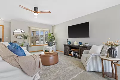 6322  Newcastle Ln, Racine, WI 53402 - Photo 5