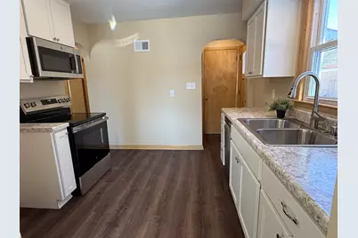 2730 E Armour Ave, Saint Francis, WI 53235 - Photo 9