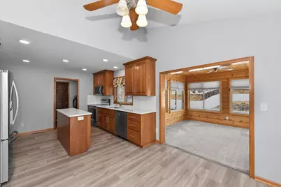 215  Endfield Cir, Waukesha, WI 53186 - Photo 5