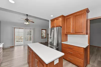 215  Endfield Cir, Waukesha, WI 53186 - Photo 7