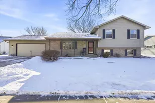 2861 Montclair Pl, Oshkosh, WI 54904 - Photo 3