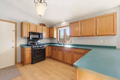 2861  Montclair Pl, Oshkosh, WI 54904 - Photo 11