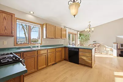 2861  Montclair Pl, Oshkosh, WI 54904 - Photo 13