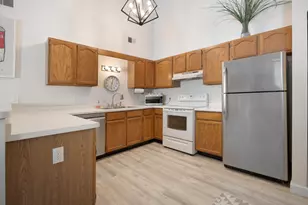 3640 E Barbara Ct, Oak Creek, WI 53154 - Photo 9