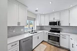 W68N915 Washington Ave, Cedarburg, WI 53012 - Photo 9