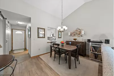 W68N915  Washington Ave, Cedarburg, WI 53012 - Photo 3