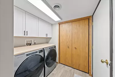 W68N915  Washington Ave, Cedarburg, WI 53012 - Photo 13