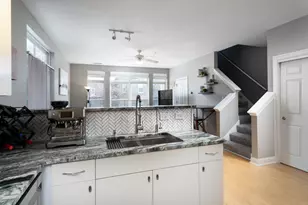 1550 N Warren Ave, Milwaukee, WI 53202 - Photo 9