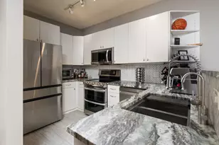 1550 N Warren Ave, Milwaukee, WI 53202 - Photo 7