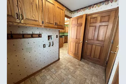 9215 W County Line Rd, Milwaukee, WI 53224 - Photo 35