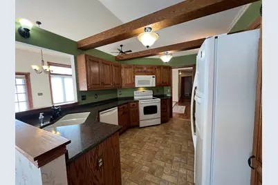 9215 W County Line Rd, Milwaukee, WI 53224 - Photo 25