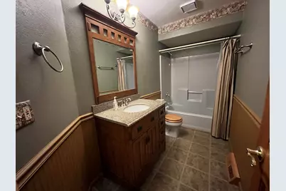 9215 W County Line Rd, Milwaukee, WI 53224 - Photo 23