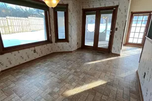 9215 W County Line Rd, Milwaukee, WI 53224 - Photo 21