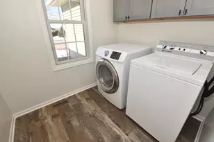 W1401 Valley View Ct, Ixonia, WI 53036 - Photo 17