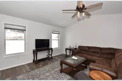 W1401  Valley View Ct, Ixonia, WI 53036 - Photo 5