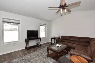 W1401 Valley View Ct, Ixonia, WI 53036 - Photo 5