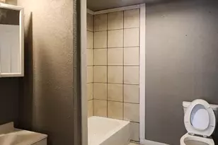 935 W Greenfield Ave, Milwaukee, WI 53204 - Photo 9