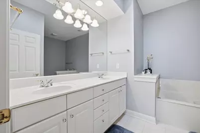 10831 N Essex Dr, Mequon, WI 53092 - Photo 13