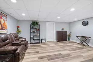 10831 N Essex Dr, Mequon, WI 53092 - Photo 29