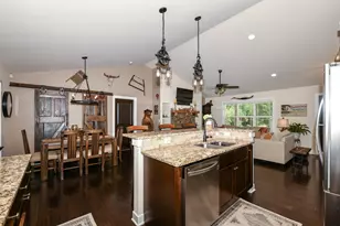 W4156 Longfellow Dr, Geneva, WI 53147 - Photo 11