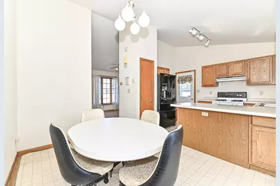 1521  Prairie Dr, Racine, WI 53406 - Photo 11