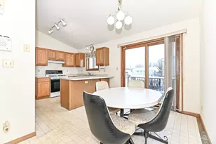 1521 Prairie Dr, Racine, WI 53406 - Photo 9