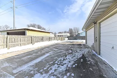 1521  Prairie Dr, Racine, WI 53406 - Photo 41