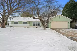 7216 N Mohawk Ave, Glendale, WI 53217 - Photo 1
