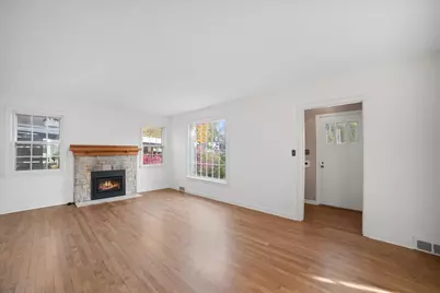 208  Maple Ter, Oconomowoc, WI 53066 - Photo 5