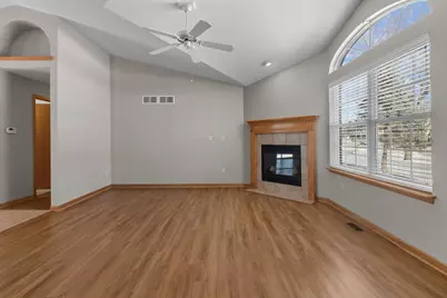 36 W Sedgemeadow St, Elkhorn, WI 53121 - Photo 11