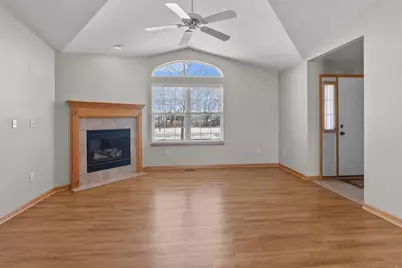 36 W Sedgemeadow St, Elkhorn, WI 53121 - Photo 7