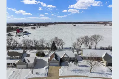 36 W Sedgemeadow St, Elkhorn, WI 53121 - Photo 3