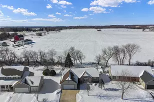 36 W Sedgemeadow St, Elkhorn, WI 53121 - Photo 3