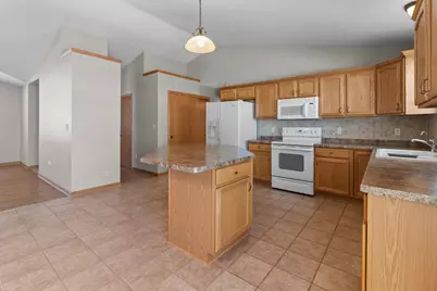 36 W Sedgemeadow St, Elkhorn, WI 53121 - Photo 5