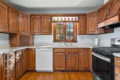 8828 N Navajo Rd, Bayside, WI 53217 - Photo 21