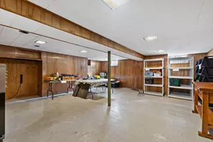 8828 N Navajo Rd, Bayside, WI 53217 - Photo 33