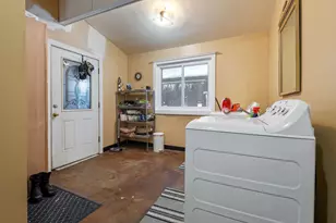 6151 S Miller Ln, New Berlin, WI 53146 - Photo 11