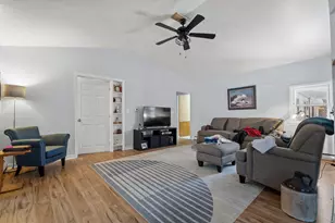 6151 S Miller Ln, New Berlin, WI 53146 - Photo 7